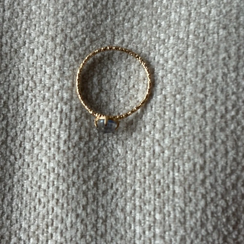 Moonstone Homespun Ring
Satomi Kawakita - Picture 4 of 5